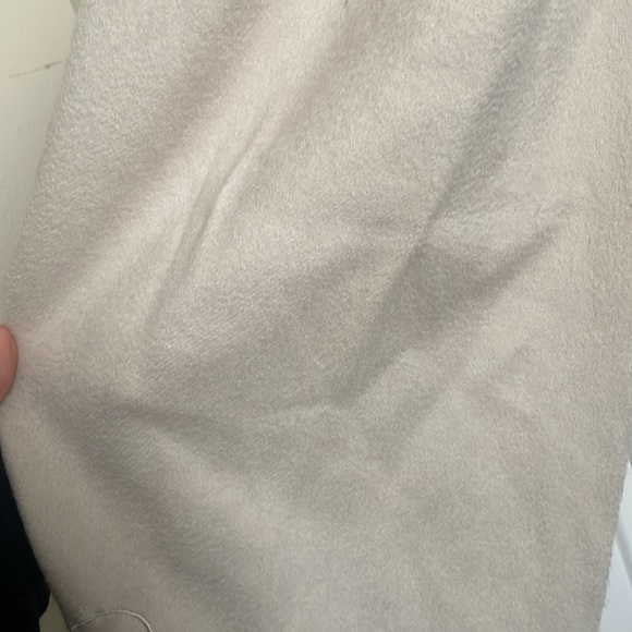 Burberry 100% Cashmere scarf - Picture 7 of 11